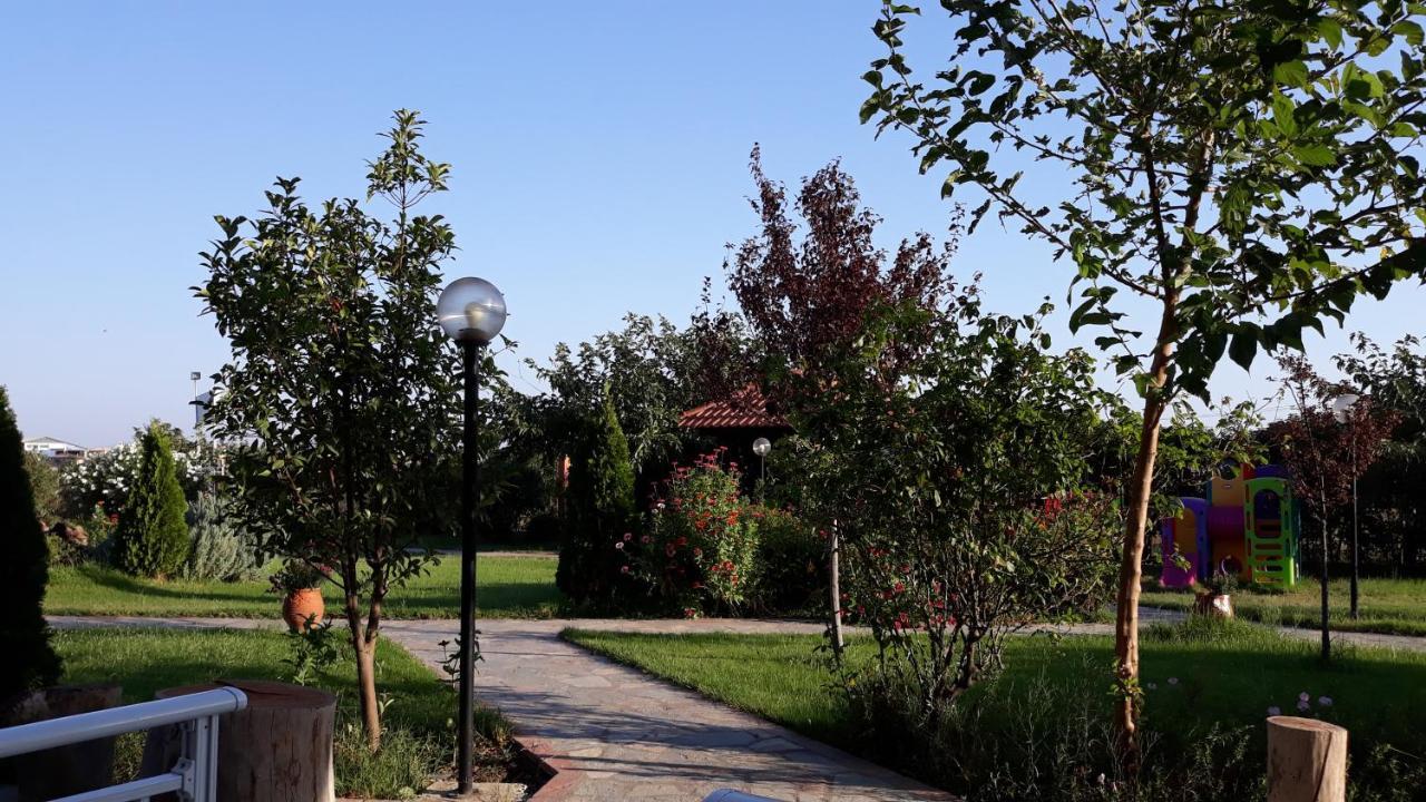 Daniel Studios Kallithea  Luaran gambar